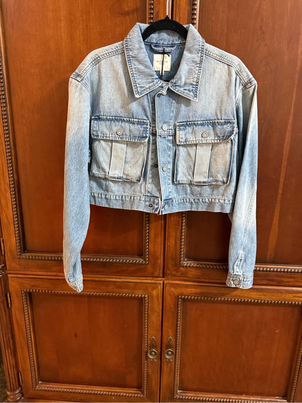 Cropped Light Wash Denim Jacket with Front Flap Pockets - Women